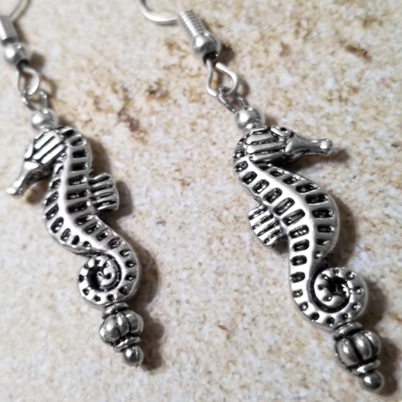 New Seahorse Earrings - Picture 2 of 3